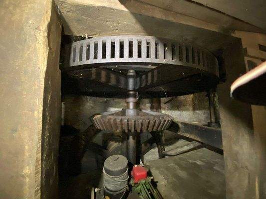 30 Alte Mühlen und Antriebstechnik im Kellergescho