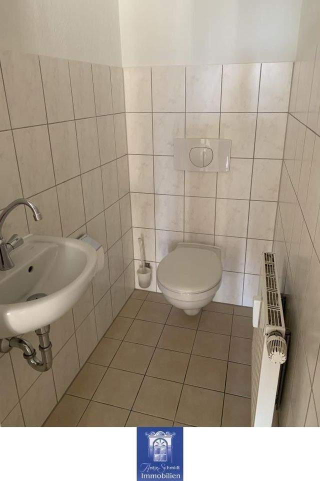 Gepflegte 3-Zimmerwohnung ... Tageslichtbad mit Wanne und Dusche ... Gäste-WC! - Foto 3