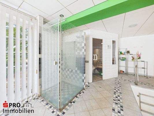 Schwimmbad mit Sauna