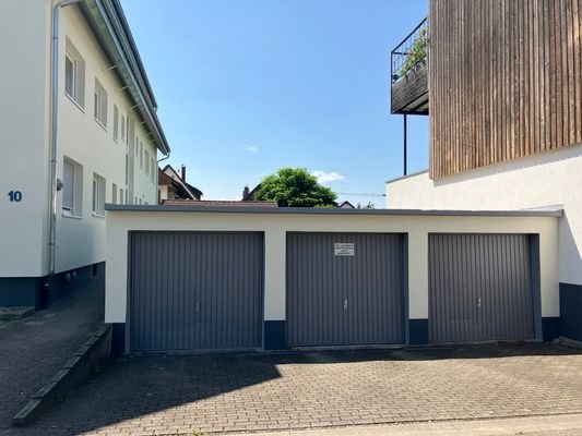 Garage ganz links