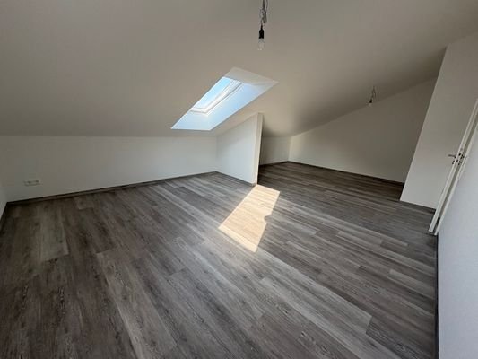 Schlafzimmer DG r.2.jpg