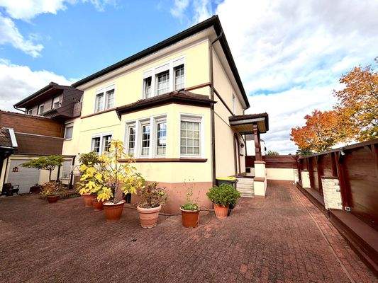 2 Hofansicht Unternehmer-Villa