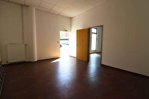 Personalraum mit zusätzlichem Eingang