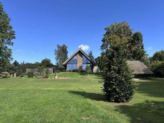 Grundstück mit Holzlager