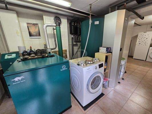 Innenhof HWR zentral mit Blockheizkraftwerk