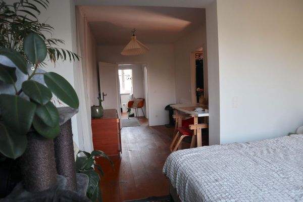 Schafzimmer Blick auf Büro