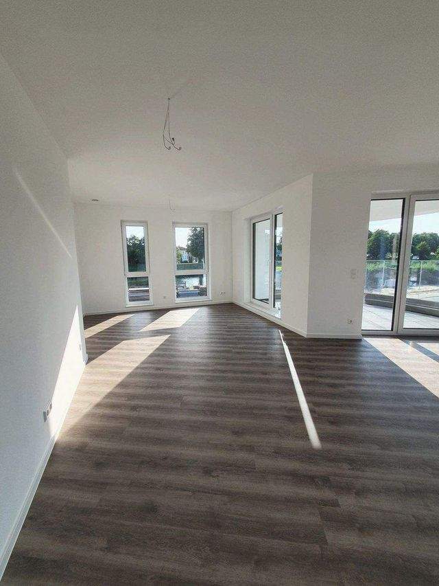 Lichtdurchflutete 3 Zimmer Wohnung mit direkten Wasserblick! - Photo 1