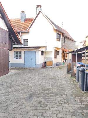 EFH Waldsolms Innenhof ohne Auto