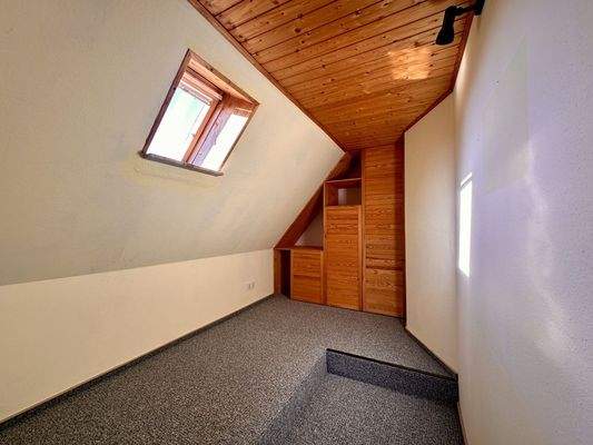 Ankleidezimmer im DG