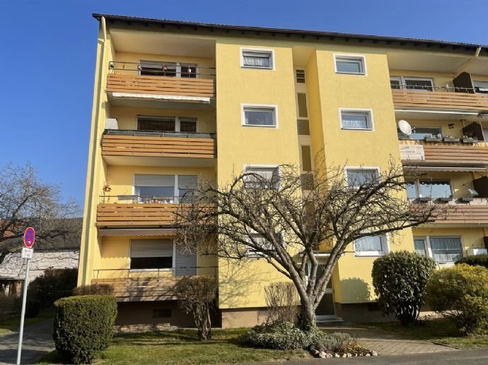 Drei Zimmer Eigentumswohnung mit Balkon in Damm - günstig und ohne viel Schnickschnack.