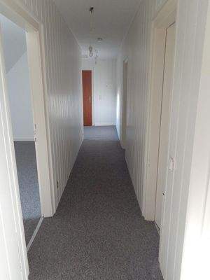 Blick v. Eßzimmer zum Flur 