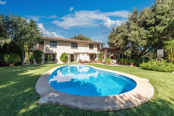 Wunderschöne Finca mit Pool und Ferienvermietlizenz
