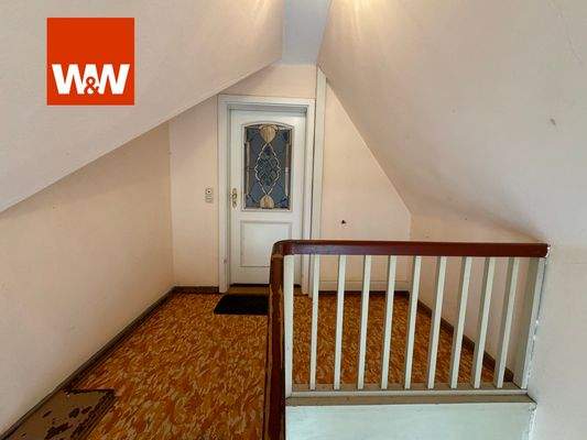 Wohnungseingangstür im Dachgeschoss