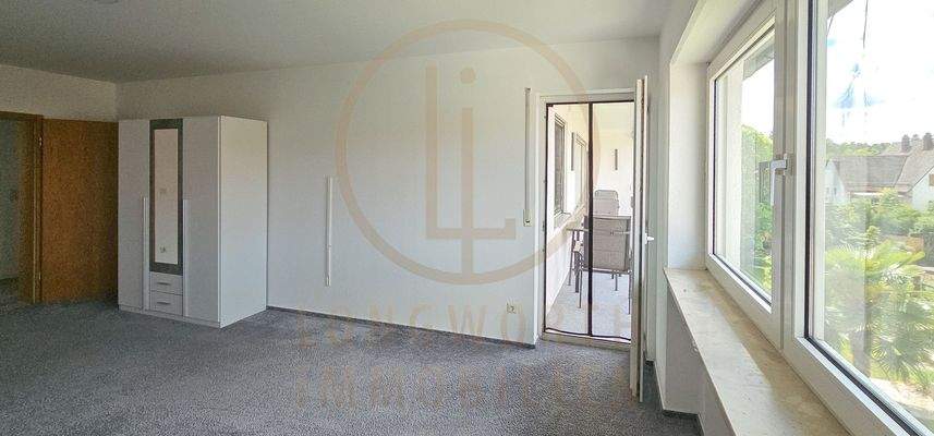 38-1.OG-Wohnung-grosses-Schlafzimmer-2