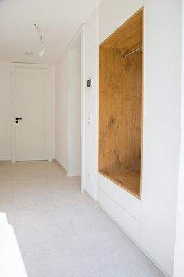 Flur mit Blick in Wohnraum.JPG