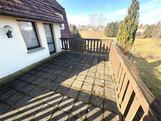 Terrasse über dem Eingang