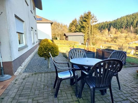 Terrasse mit Garten