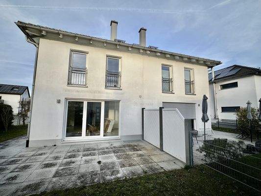 Doppelhaus 14 &amp; 14a vom Garten aus