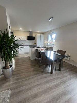 Esszimmer mit Küche