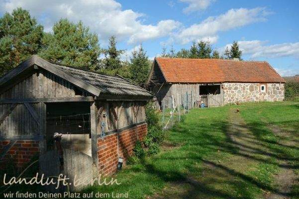 Schuppen und Backhaus 