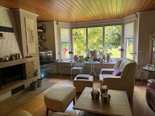 Wohnbereich mit Kachelofen.jpg