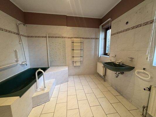 Tageslichtbad mit Wanne OG