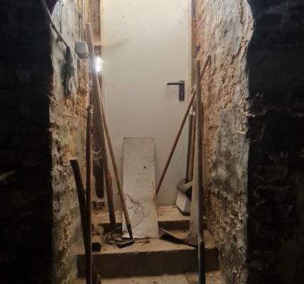 Exklusiver Weinkeller - Zugang Haus.jpg