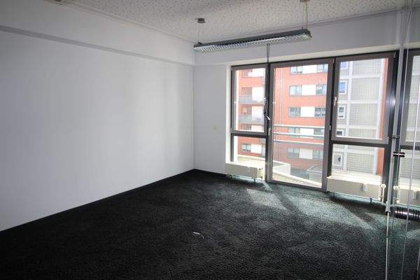 Günther-Wagner-Allee 17, 319 m² 3.OG, Büro DZ  -04