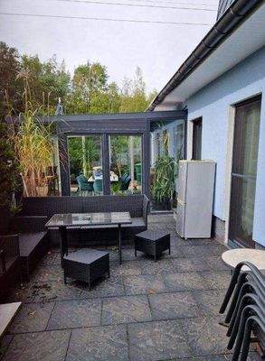 Terrasse mit Wintergarten