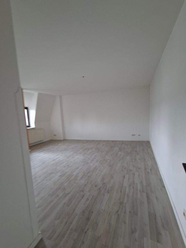 Neu sanierte 3 Raum Dachgeschosswohnung Zwickau Pölbitz ab sofort zu vermieten - Photo 1