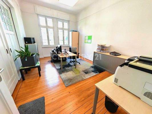 Büro mit tollen Schiebetüren