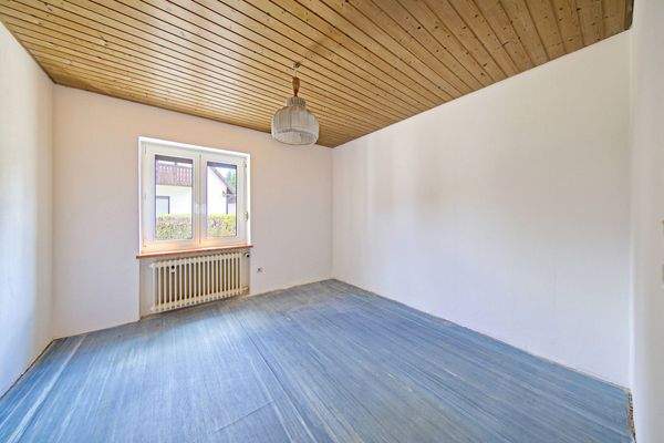 Weiteres Zimmer im Erdgeschoss (z.B. Büro)