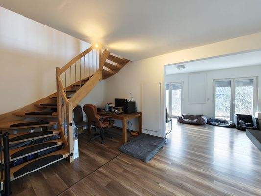 Treppe-Essbereich - Haus rechts