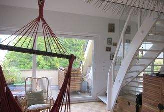 BBlick auf die Innentreppe und die Loggia