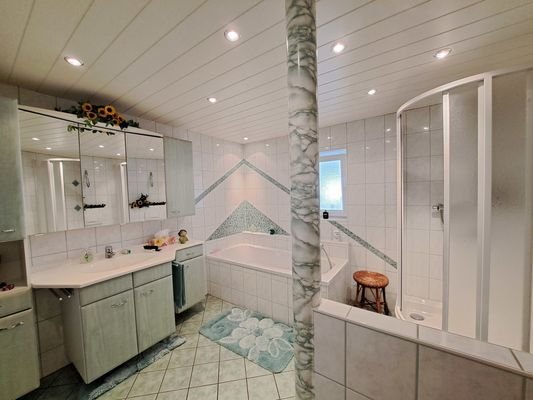 EG - großes Badezimmer