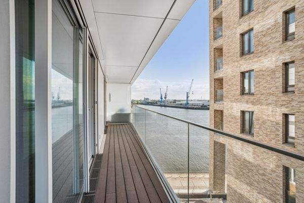 Balkon mit Blick zur Elbe