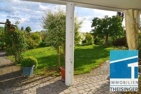 Überdachte Terrasse im Garten