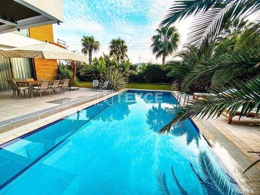 Detached Villa with Pool in Çeşme İzmir Close to Ilıca Beach