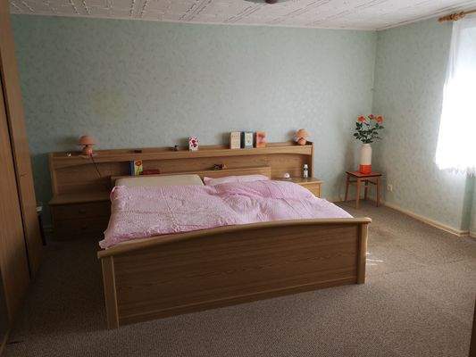 Haus 2 - Schlafzimmer im Obergeschoss.jpg