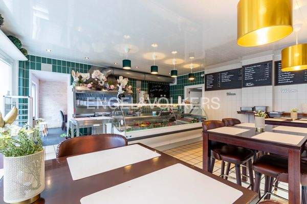 Einladender Verkaufsraum mit offener Theke