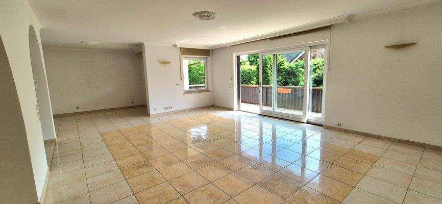 Wohnzimmer Terrasse.jpg