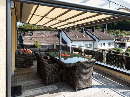 Geräumige Sonnenterrasse 