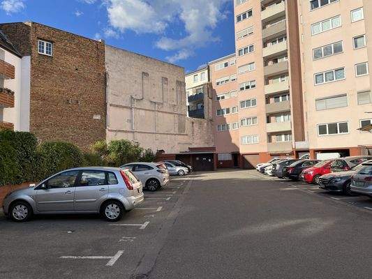 2 Freiplätze, 1 Garage