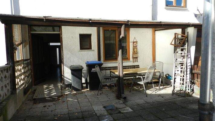 Hofbereich mit Überdachung