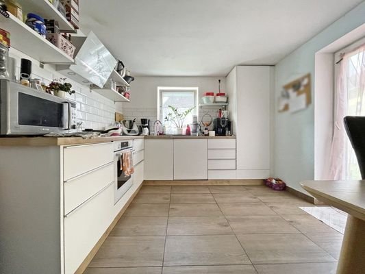 Essküche der großen Wohnung - Weitwinkel.jpg