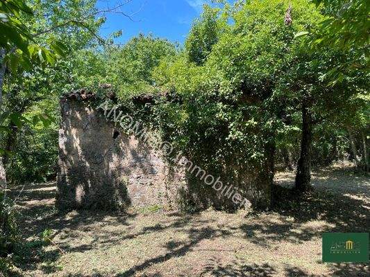 Grundstück mit Ruine