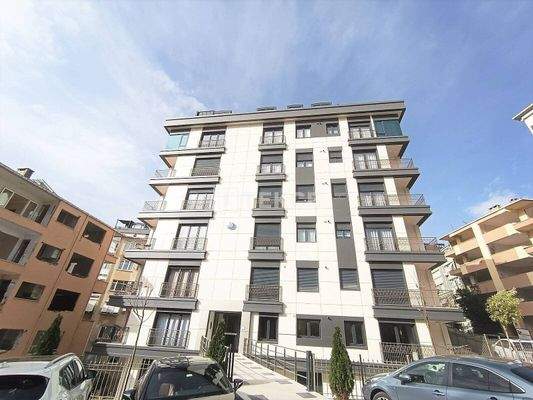 Duplex Apartment Close to Metrobüs Station in İstanbul Beşiktaş