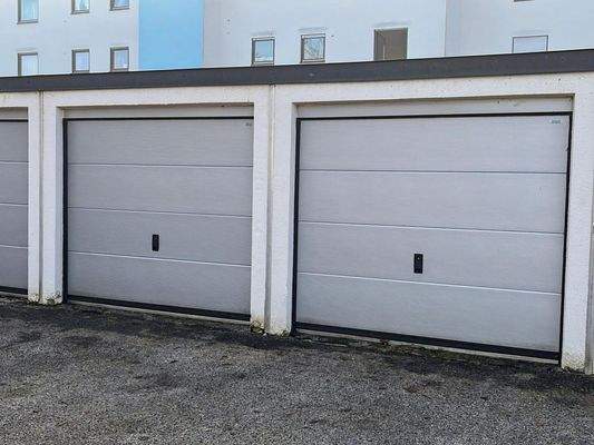 Einzelgarage m. elektr. Tor