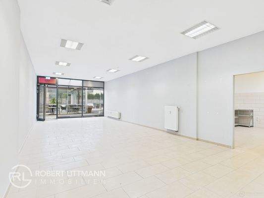 CAM04259G0-PR0079-STILL003