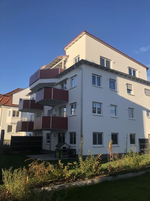 Penthouse-Wohnung mit großzügiger Dachterrasse, Sie wohnen modern und zentral über den Dächern von Geisenhausen, eigene Etage - bequem mit Lift